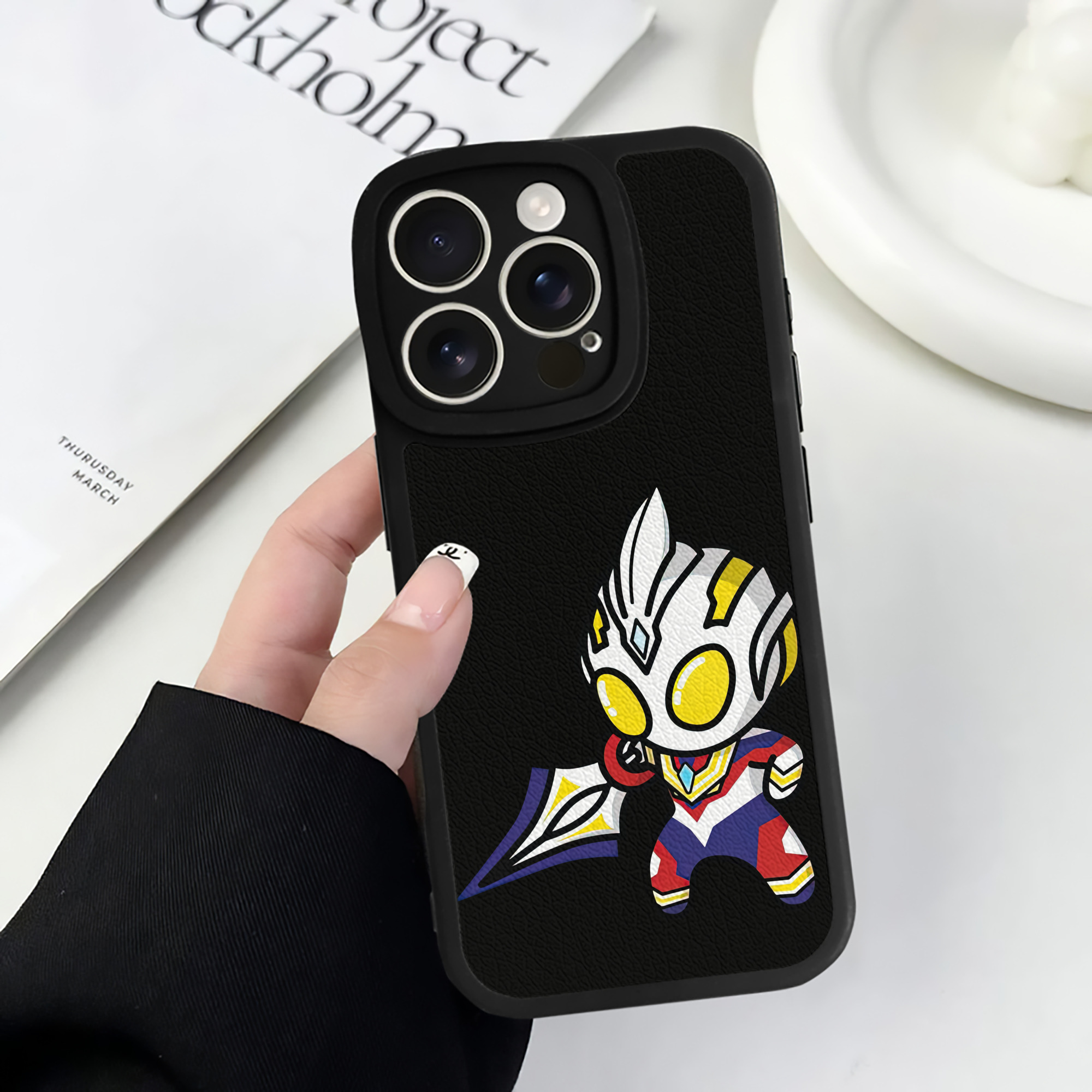 （画像用） ウルトラマン Ultraman 【iPhone 16シリーズ対応】シリコンスマホケース（レザー調） 材質：シリコン